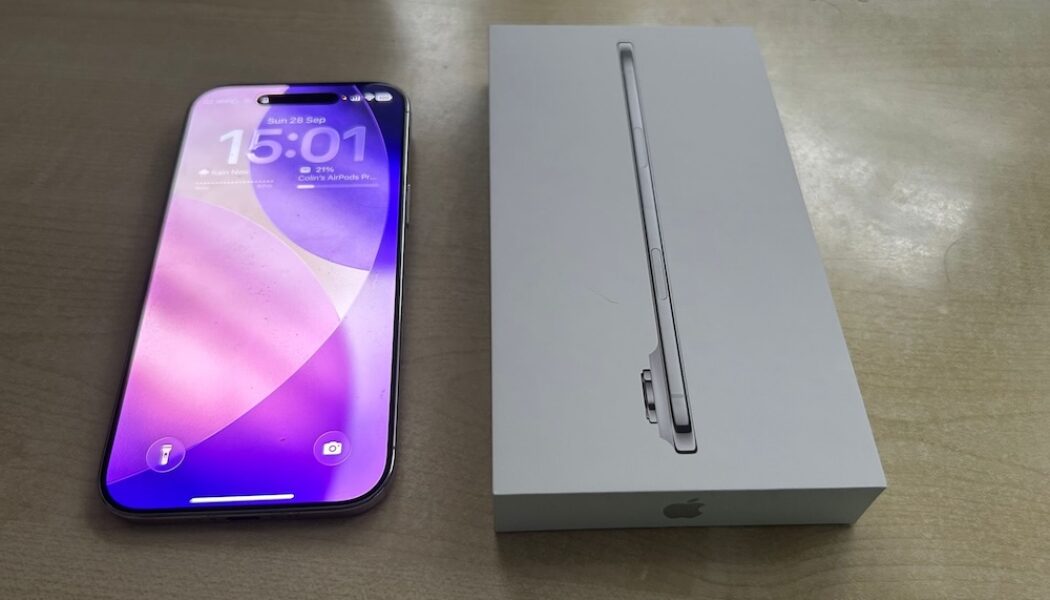 iPhone Air review showing Apple’s lightest iPhone unboxed with its slim design and display next to packaging
