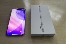 iPhone Air review showing Apple’s lightest iPhone unboxed with its slim design and display next to packaging